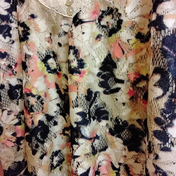 Xhilaration Floral Lace Tank - Picture 2 of 3